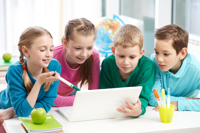 classmates-working-together